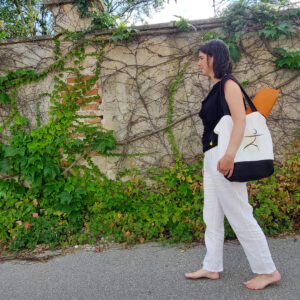 Ruth am gehen im Garten